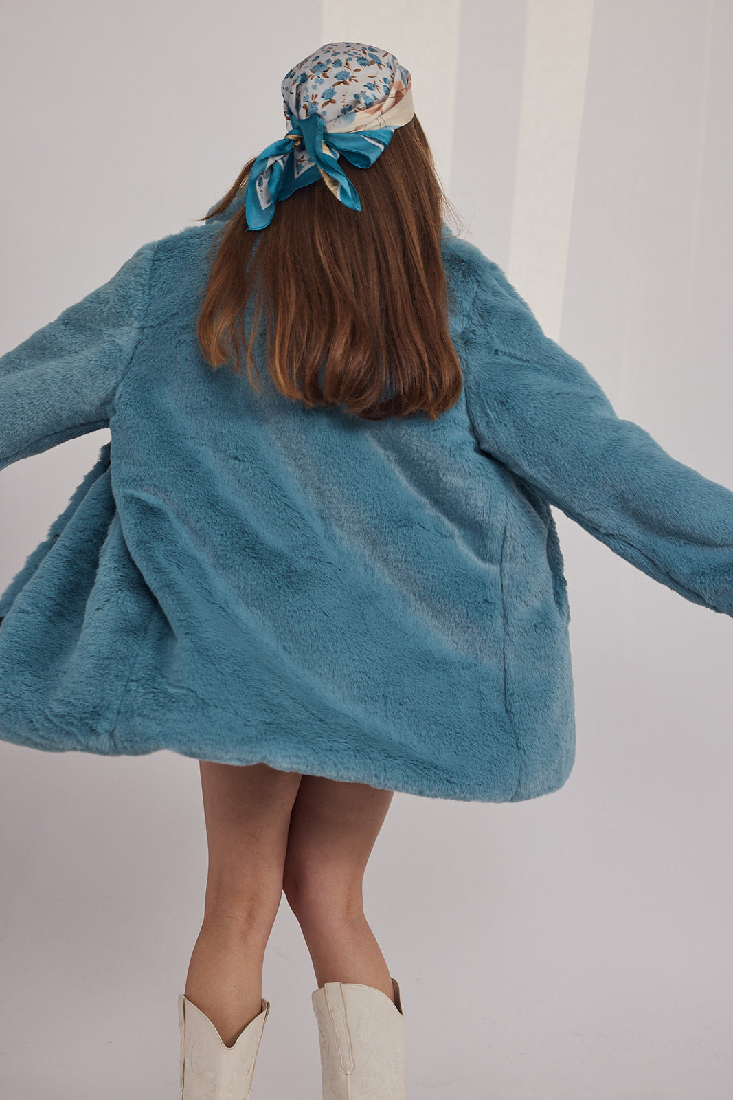 The Coat NH - בלי כובע ראביט תכלת