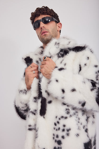 The Coat NH + בלי כובע פרה שחור לבן