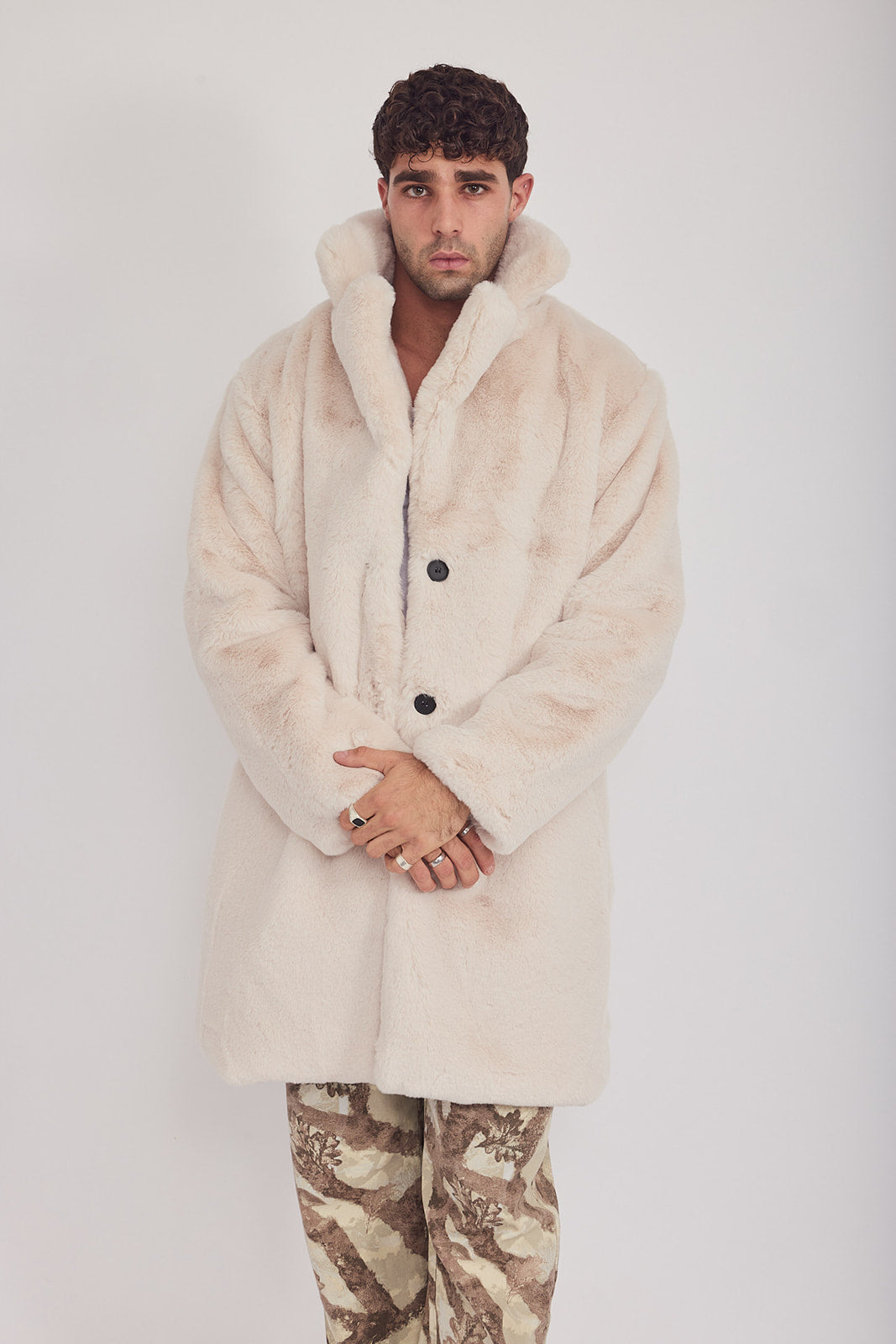 The Coat NH + בלי כובע ראביט בז׳