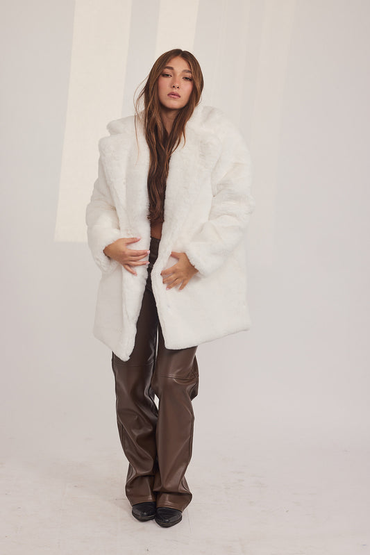 The Coat NH - בלי כובע ראביט לבן