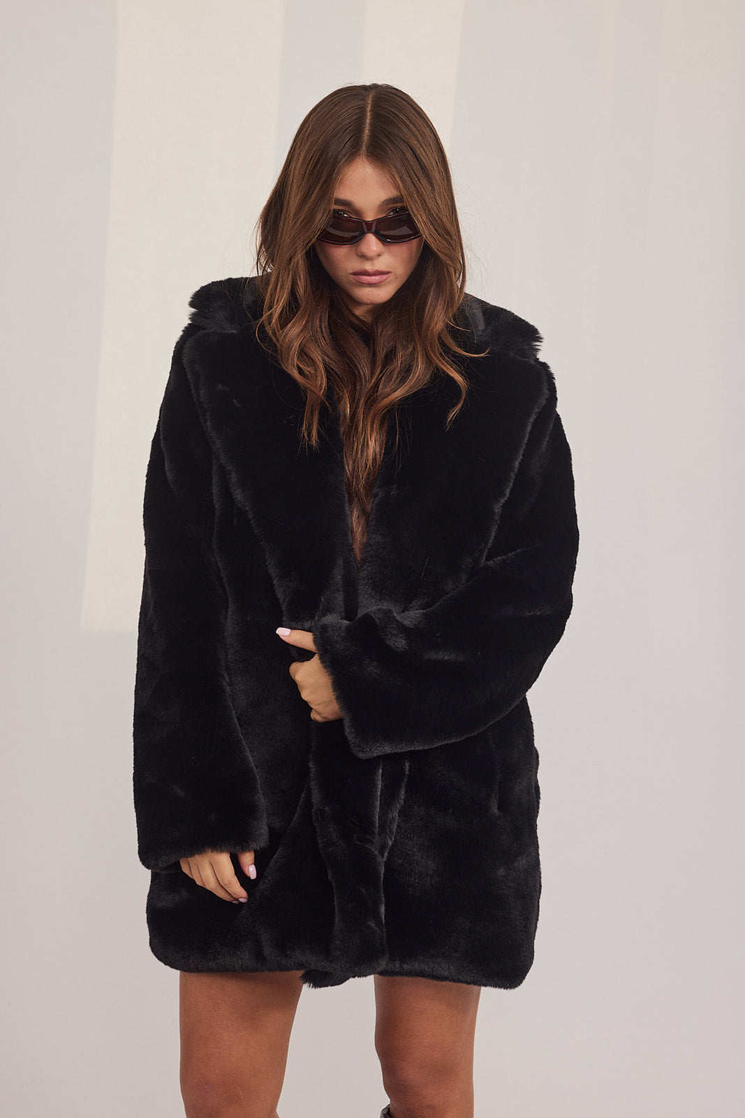 The Coat NH - בלי כובע ראביט שחור