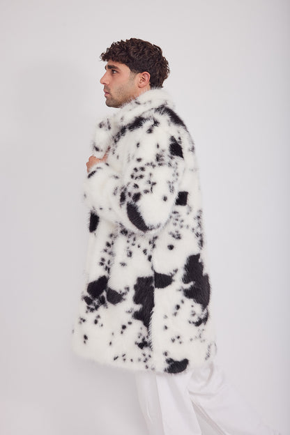 The Coat NH + בלי כובע פרה שחור לבן