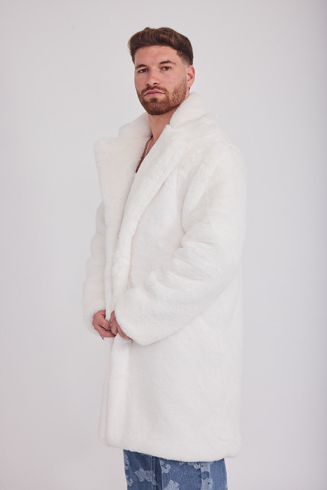 The Coat NH + בלי כובע ראביט לבן