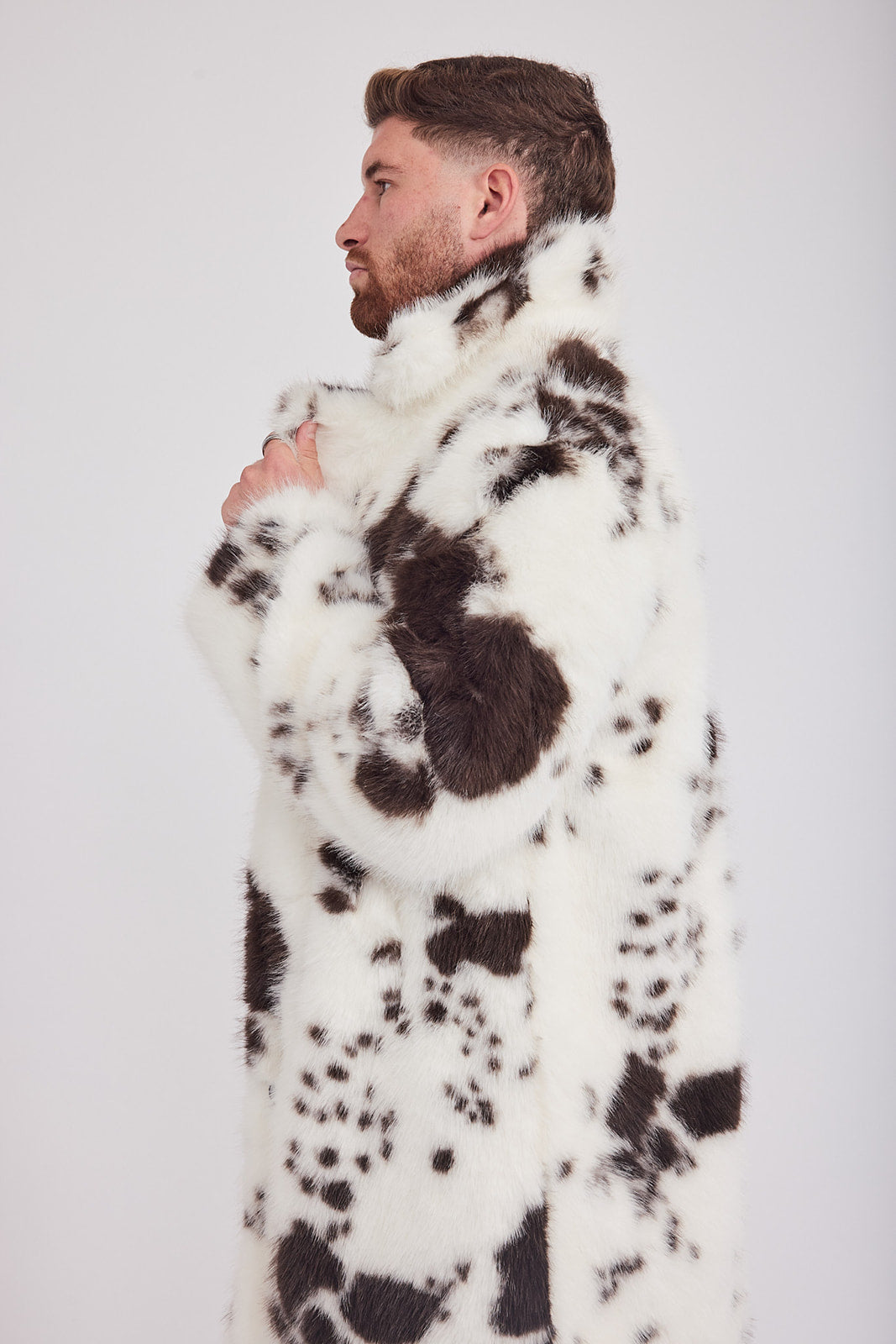 The Coat NH + בלי כובע פרה חום לבן