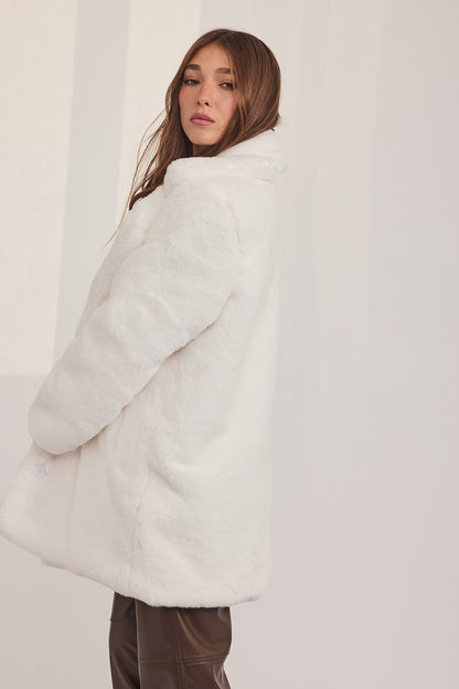 The Coat NH - בלי כובע ראביט לבן