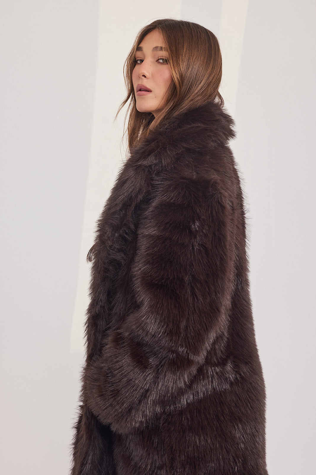 The Coat NH - בלי כובע סופי חום כהה