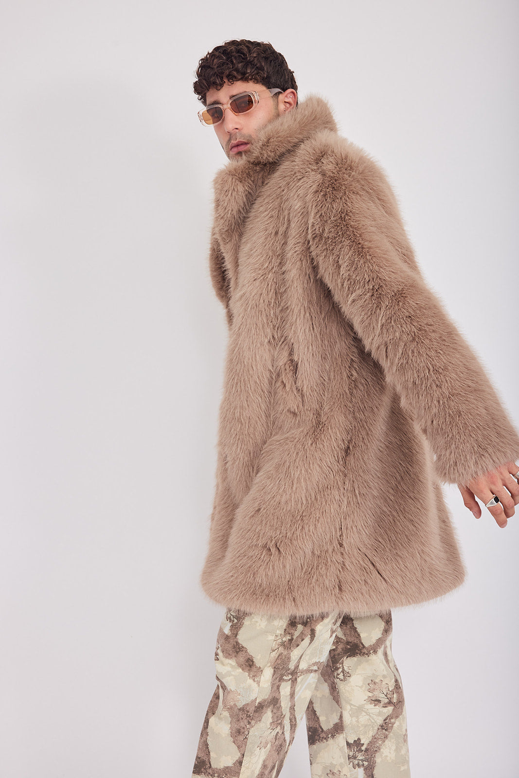 The Coat NH + בלי כובע סופי חום בהיר