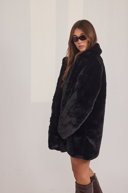 The Coat NH - בלי כובע ראביט שחור