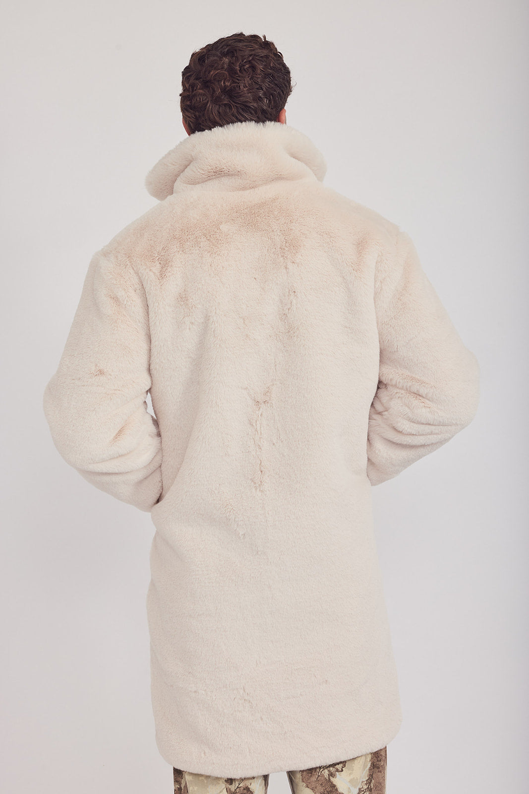 The Coat NH + בלי כובע ראביט בז׳