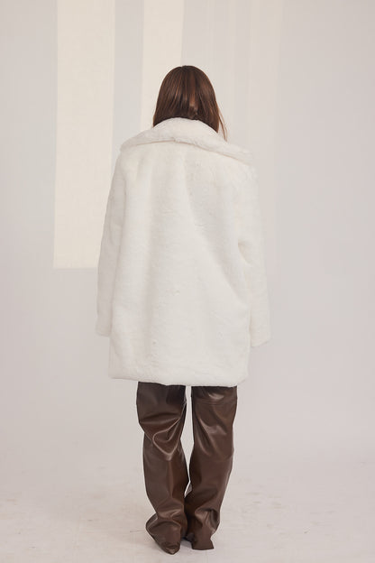 The Coat NH - בלי כובע ראביט לבן