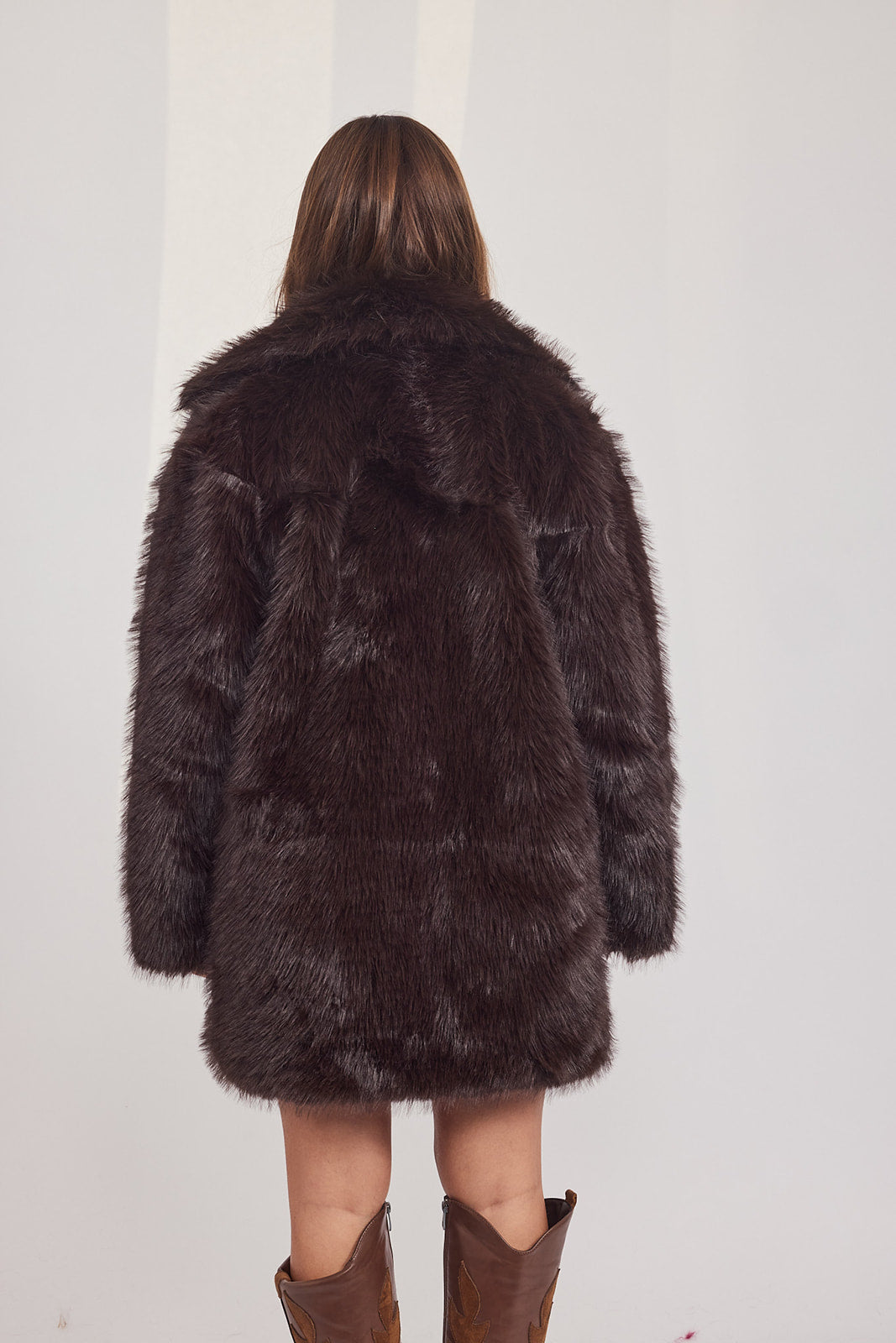 The Coat NH - בלי כובע סופי חום כהה