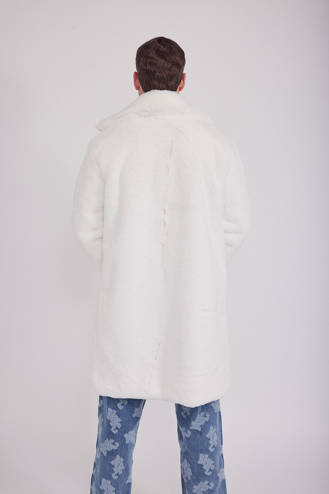 The Coat NH + בלי כובע ראביט לבן