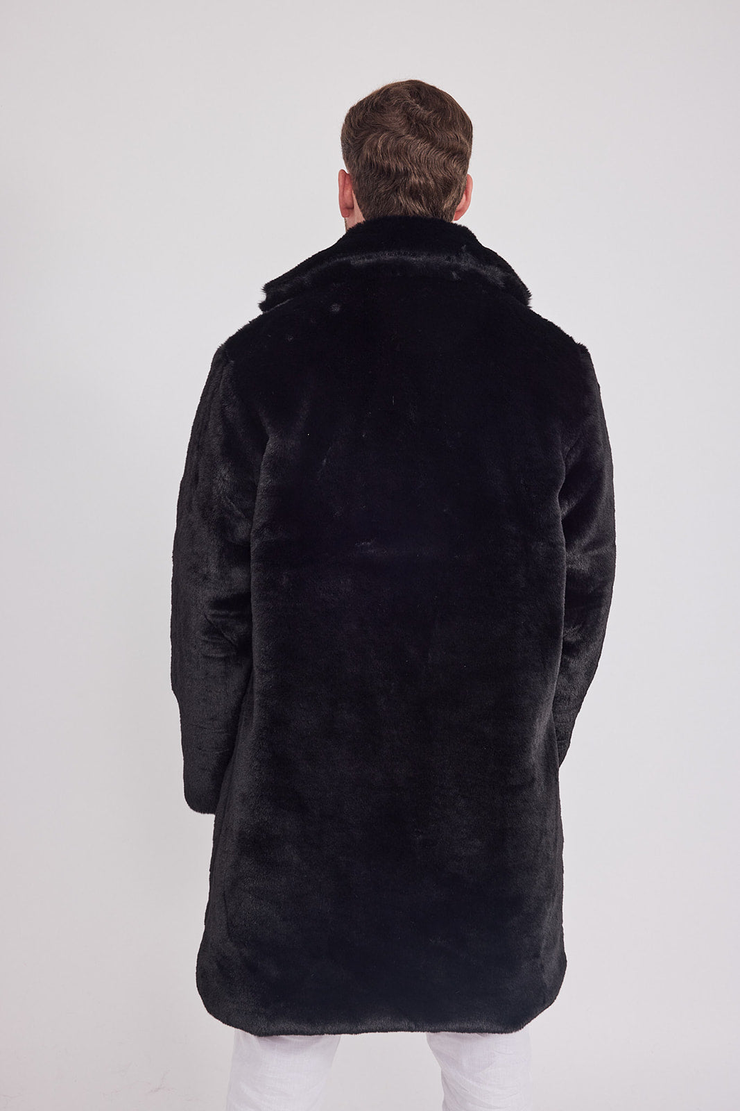 The Coat NH + בלי כובע ראביט שחור