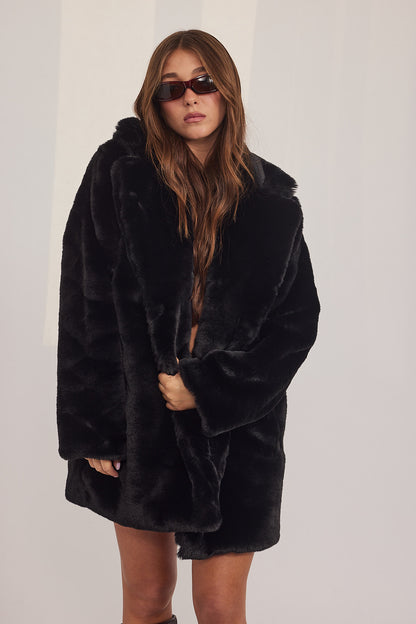 The Coat NH - בלי כובע ראביט שחור