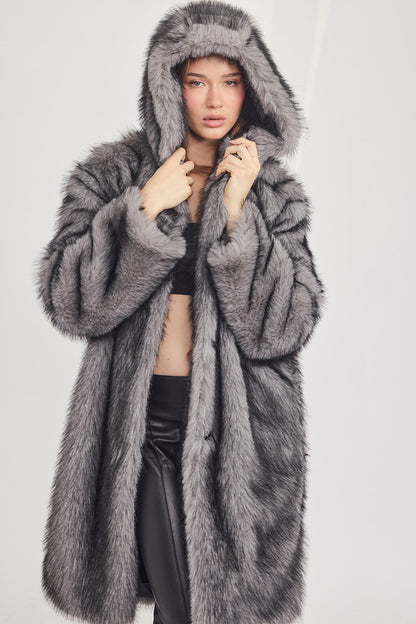 The Coat WH - עם כובע שועל אפור