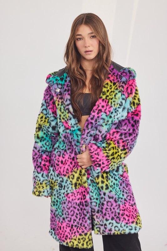 The Coat WH - עם כובע נמר צבעוני