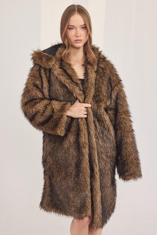 The Coat WH - עם כובע שועל חום