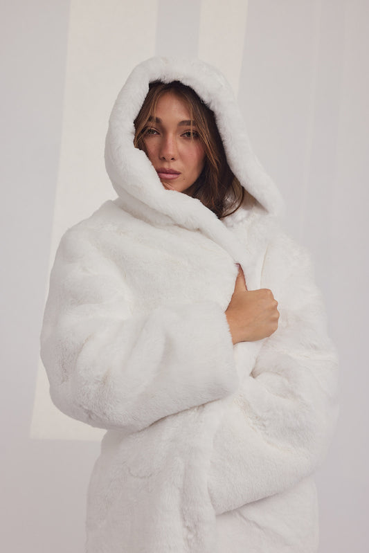 The Coat WH - עם כובע ראביט לבן