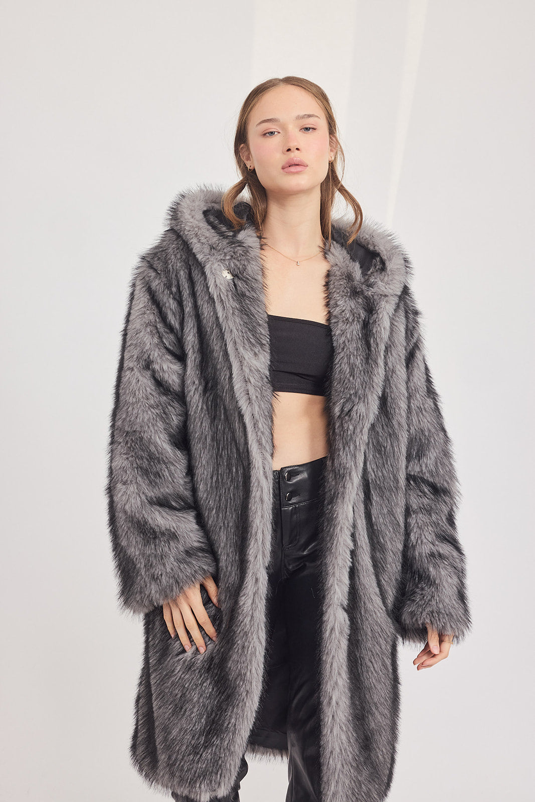 The Coat WH - עם כובע שועל אפור