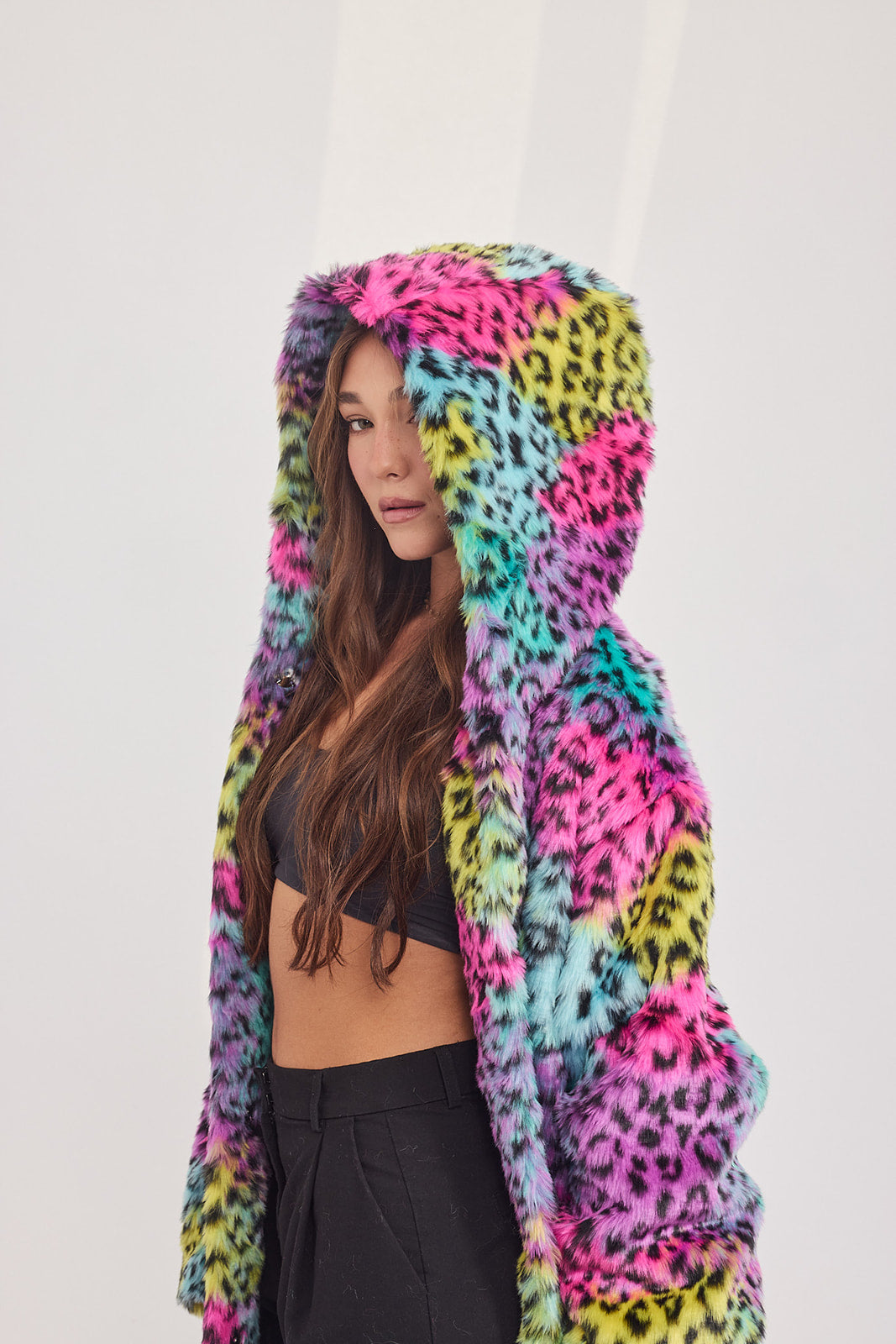 The Coat WH - עם כובע נמר צבעוני