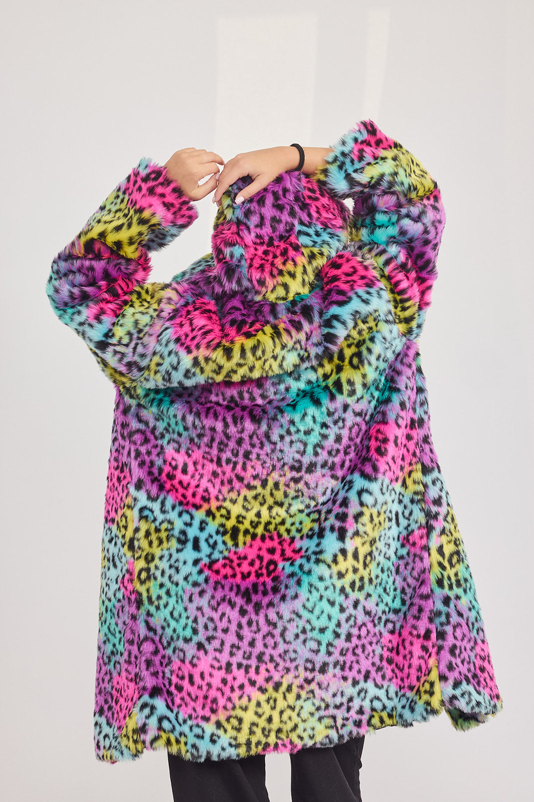 The Coat WH - עם כובע נמר צבעוני