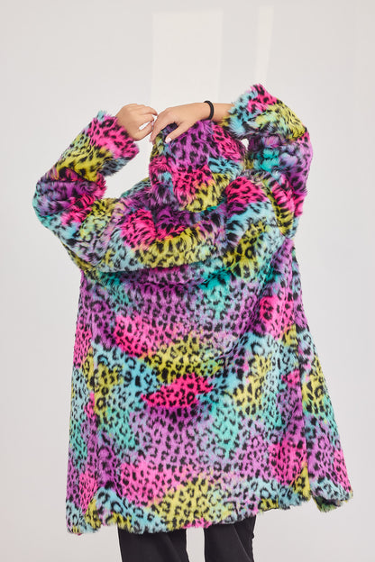 The Coat WH - עם כובע נמר צבעוני