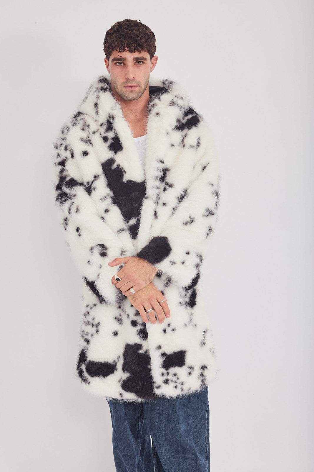 The Coat WH + עם כובע פרה שחור לבן