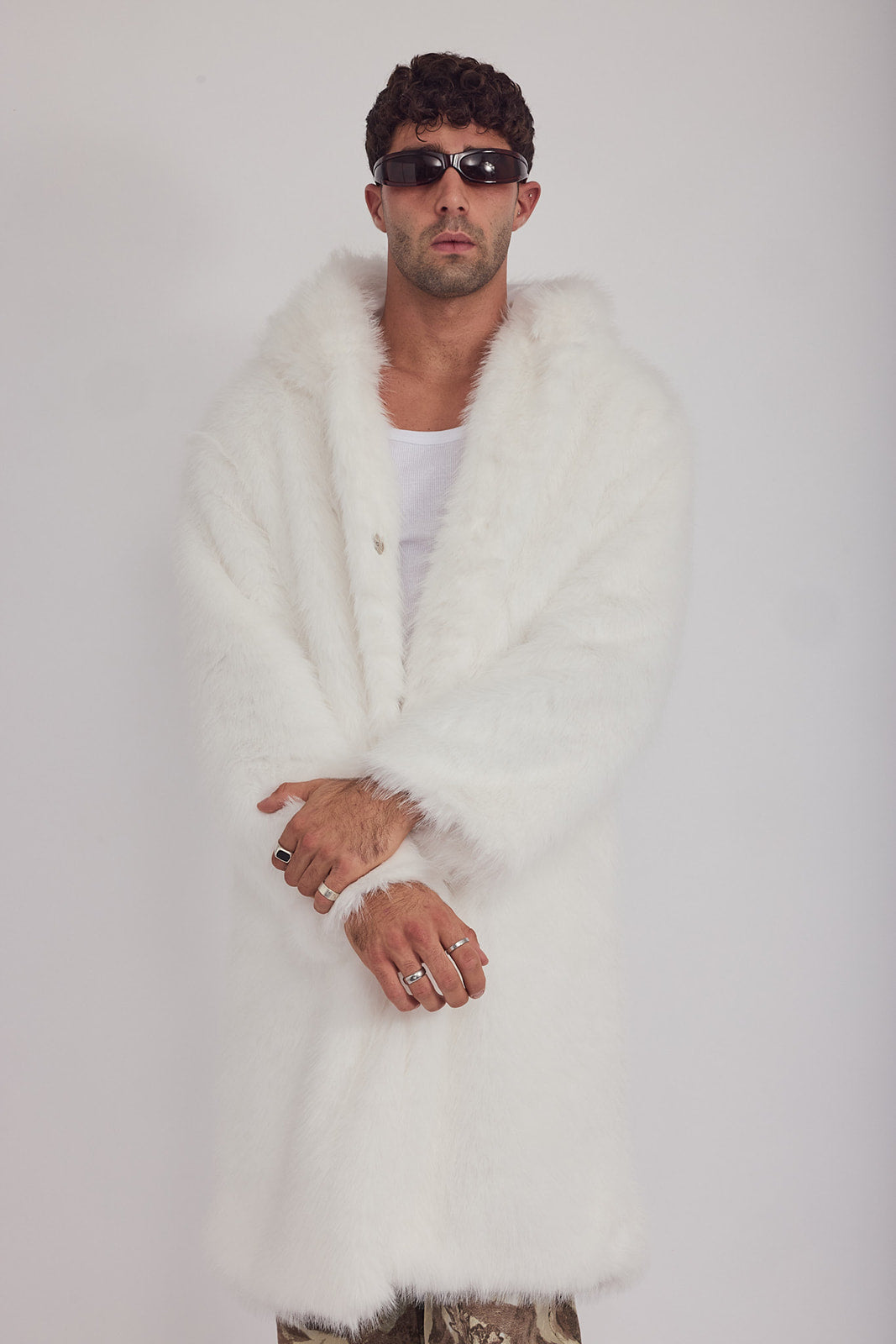 The Coat WH + עם כובע סופי לבן