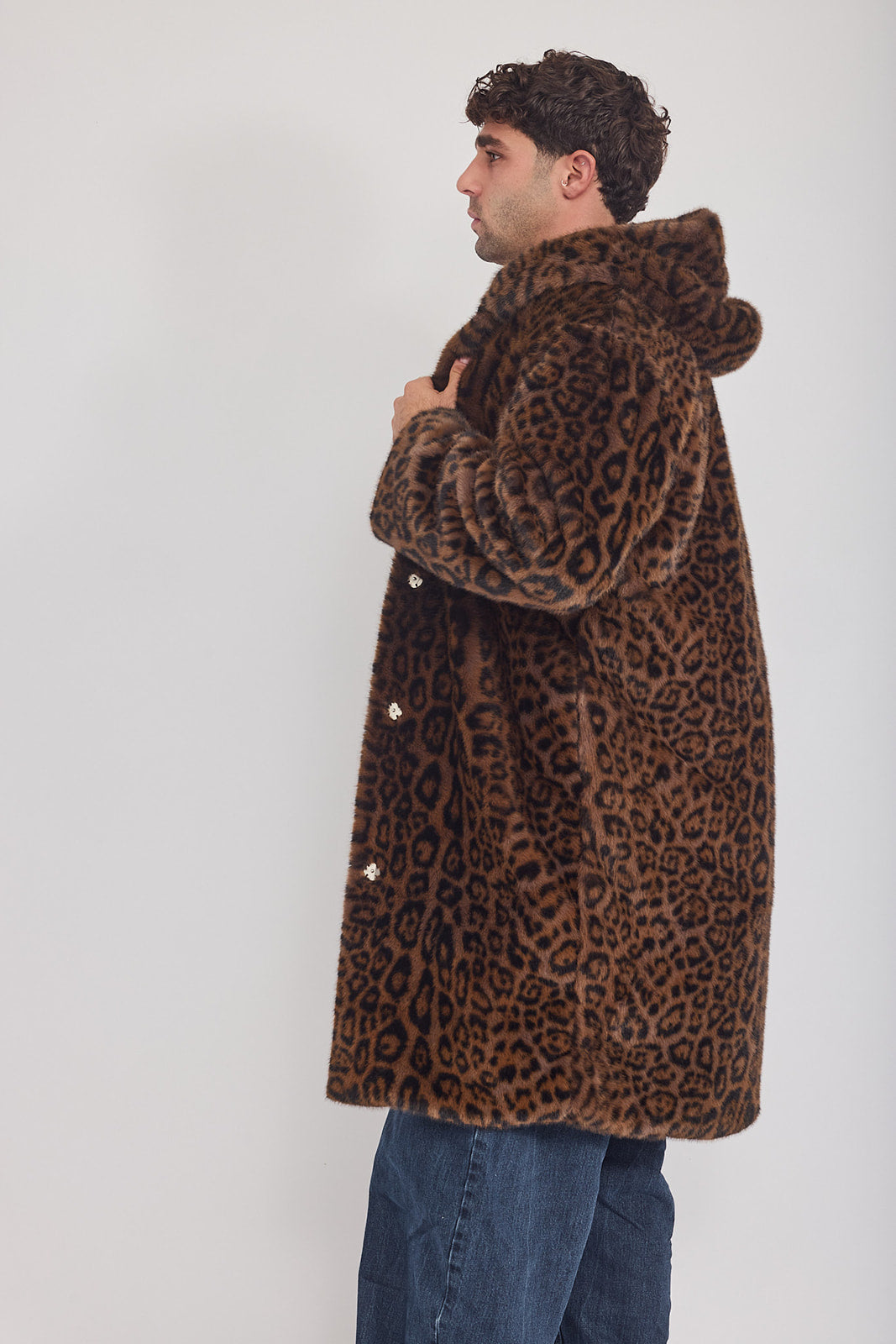 The Coat WH + עם כובע מנומר