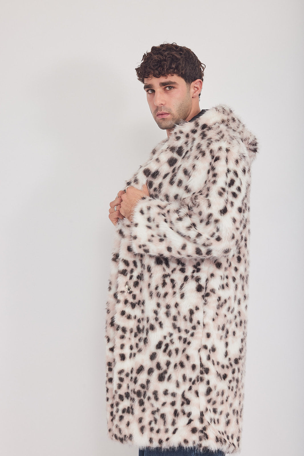 The Coat WH + עם כובע פומה