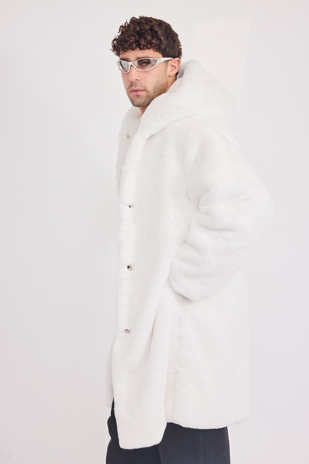 The Coat WH + עם כובע ראביט לבן