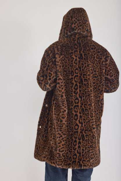 The Coat WH + עם כובע מנומר