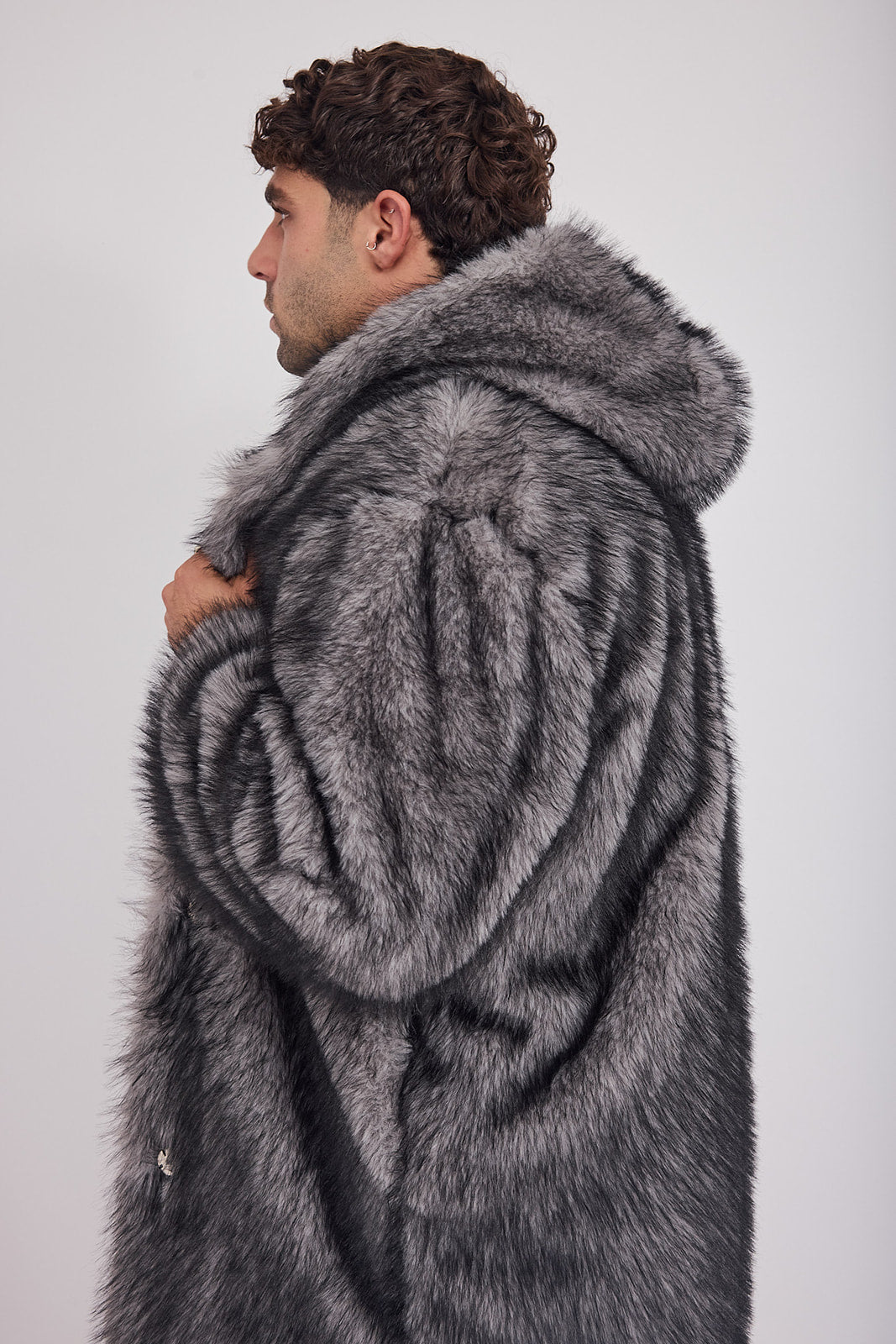 The Coat WH + עם כובע שועל אפור