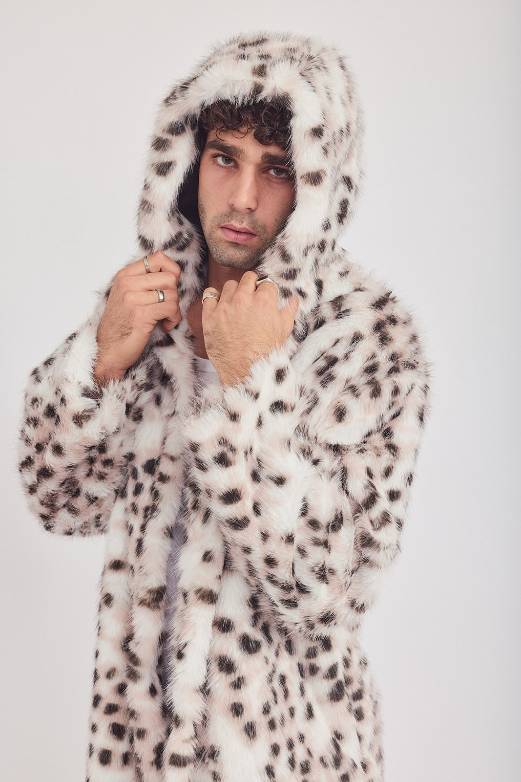 The Coat WH + עם כובע פומה