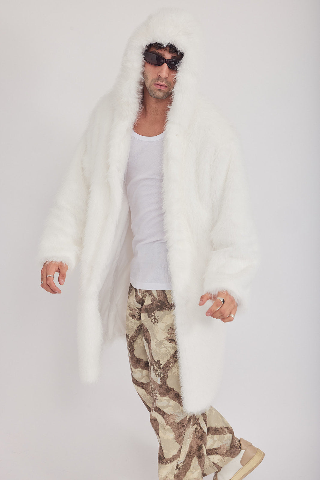 The Coat WH + עם כובע סופי לבן